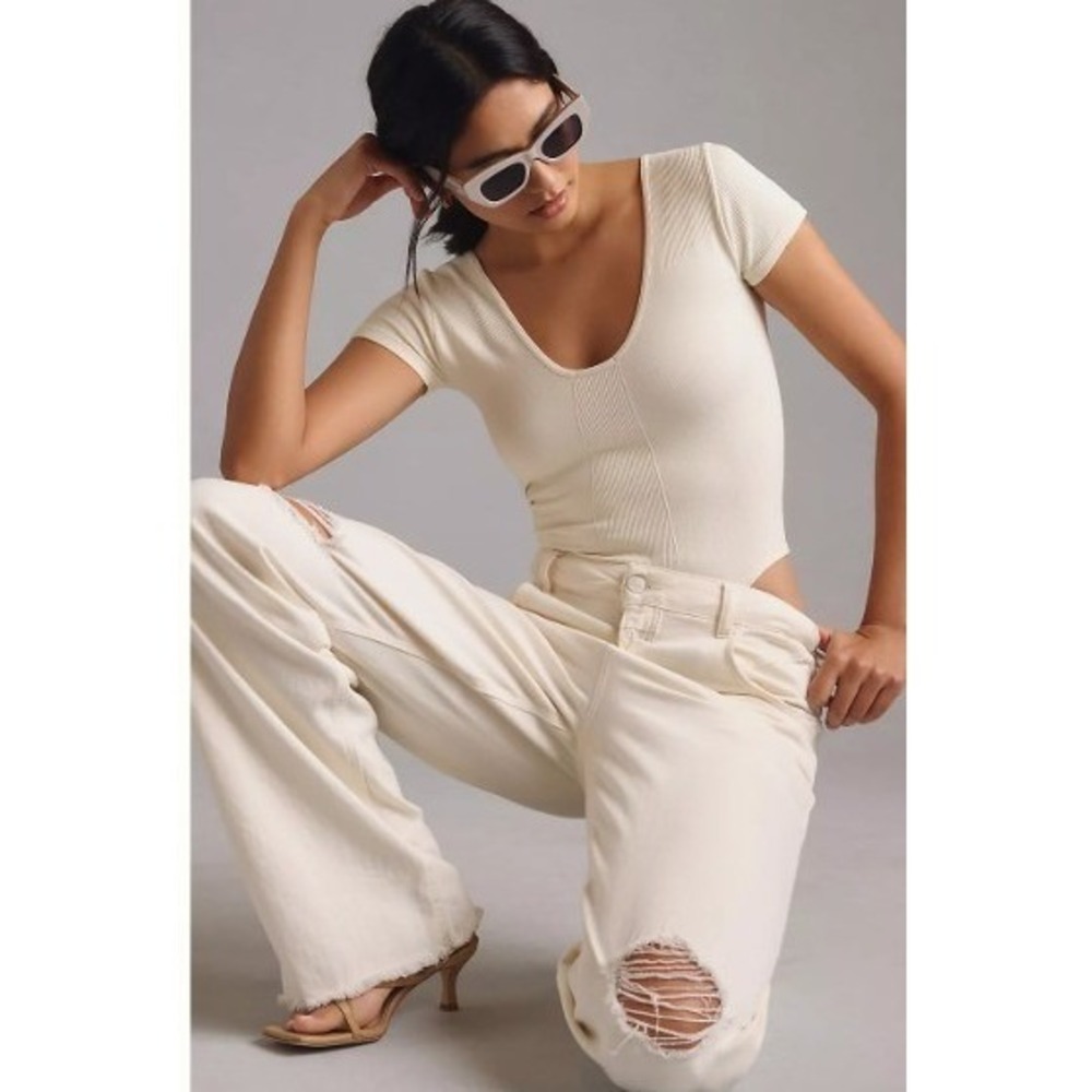 By Anthropologie Seamless Short-Sleeve Back Cutout Bodysuit Womens XXS/XS Cream